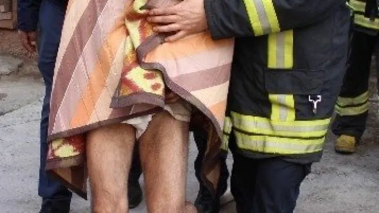 TALAS'TA ÇÖP EVDE YANGIN ÇIKTI 