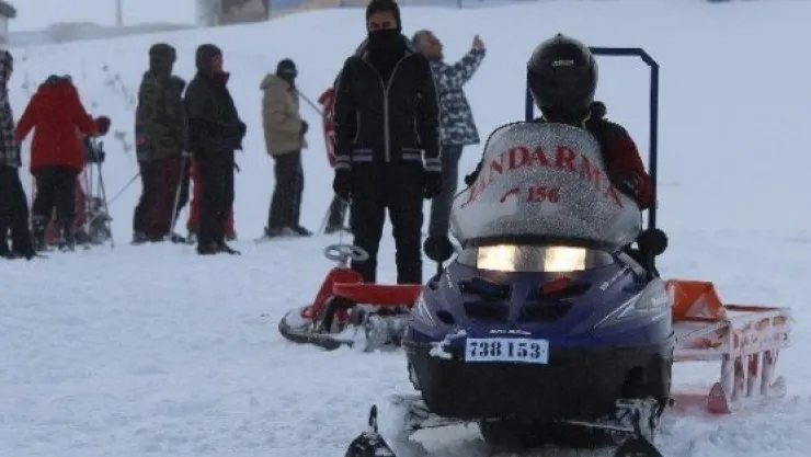 Yaralanan 7 Acemi Kayakçının Yardımına Jak Timi Yetişti