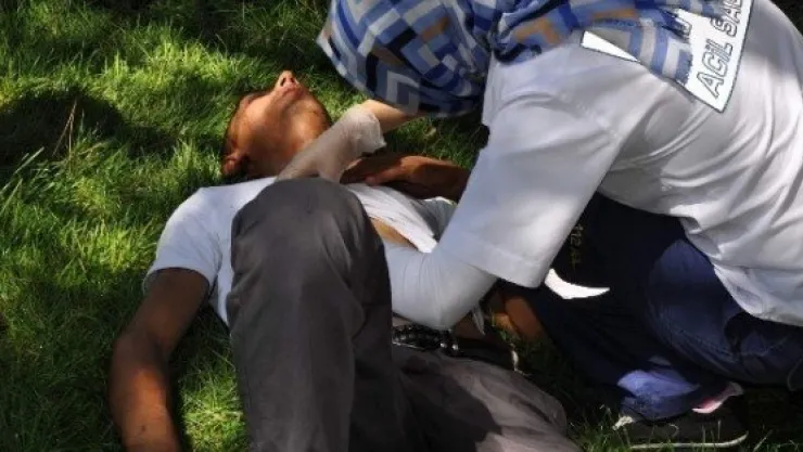 Yarasını Unuttu Sigara İstedi 