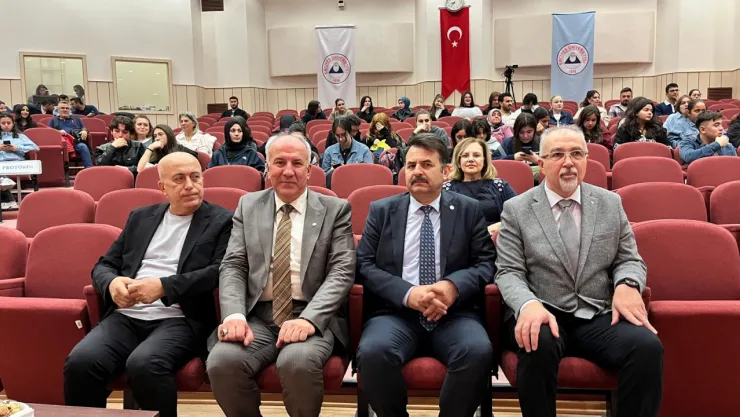 Yazar Korat, 'Edebiyat tarih bilgisinde değil, insanda saklıdır'