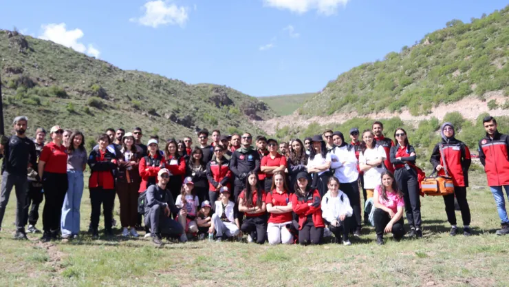 Yeşilay ve Gökbörü'den 'Güçlü Adım, Temiz Nefes' sloganıyla sağlıklı yaşam yürüyüşü