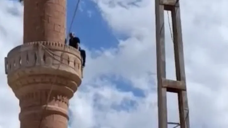 Yeşilhisar'da İnsanlık Kazandı: Minarede hayata tutundu