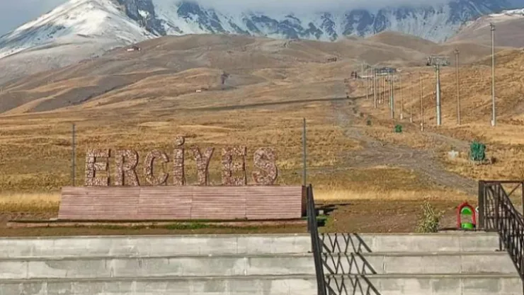 Yılın ilk karı Erciyes'e yağdı