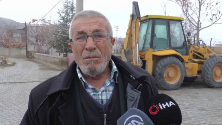 Yolda 9 köpeğin arasında kalan vatandaşın yaşadığı dehşet kamerada