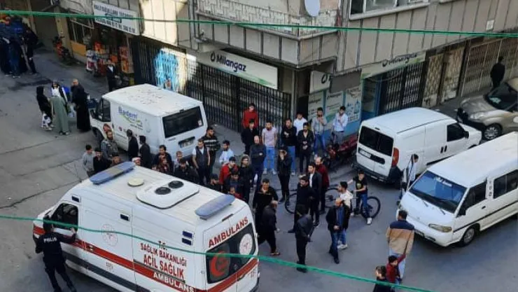 Yüksekten düşen çocuk hastaneye kaldırıldı