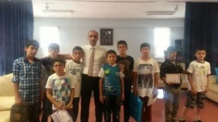 Yuvada Kalan Çocukların Karne Sevinci