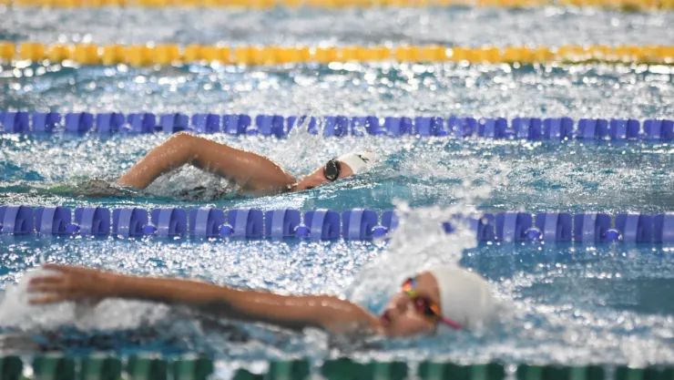 Yüzmede baraj geçme yarışları yapıldı