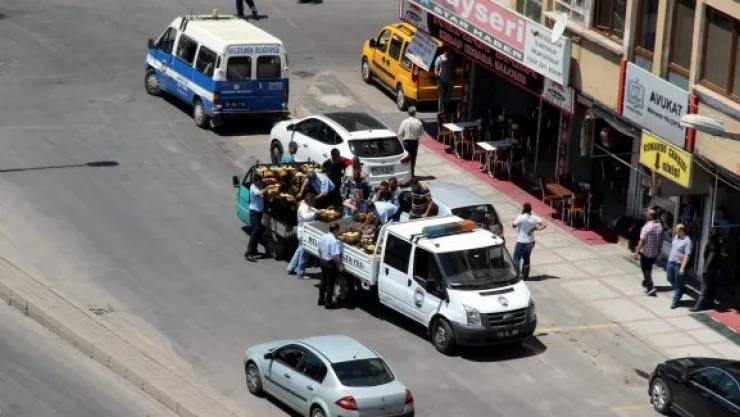 Zabıtadan seyyar satıcı operasyonu