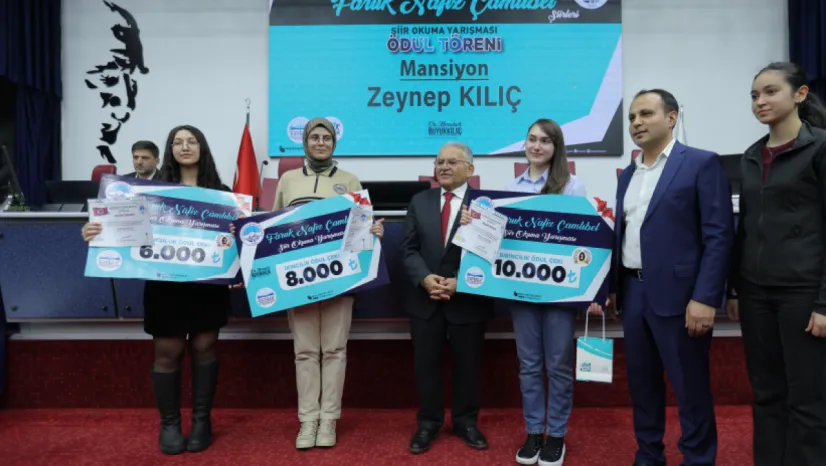 582 Gencin Katıldığı Şiir Okuma Yarışması'nın Ödülleri Verildi