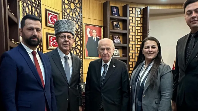 Bahçeli'ye Çerkes Kılıcı Şaşka Takdim Edildi: Oğuz Berk'ten 'Terörsüz Türkiye' Vurgusu