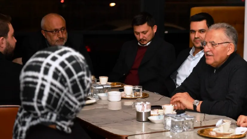 Başkan Büyükkılıç'tan Gençlere Çay Sohbeti