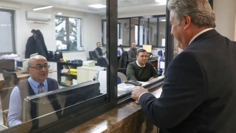 Başkan Palancıoğlu, veznede vergisini ödedi