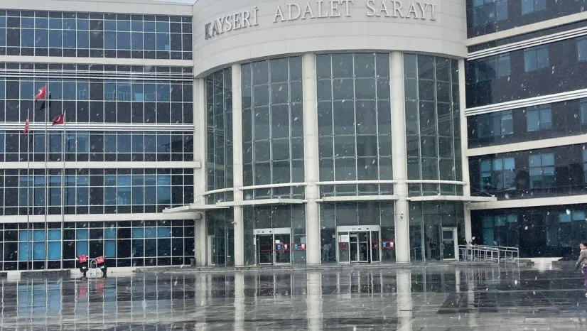 Bir kişinin öldüğü olayın davasında 2 kardeş ve babalarının yargılanmasına devam edildi