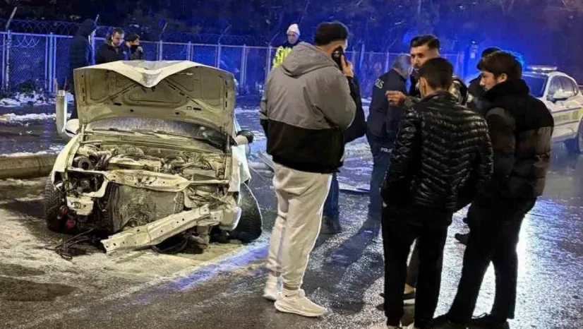 'Cumburlop' Kazası: Genç Sürücü Refüjü Aştı, Otomobil Pert Oldu