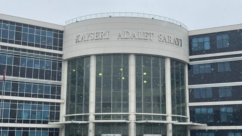 Eşini maket bıçağı yaralayan sanığın yargılanmasına devam edildi