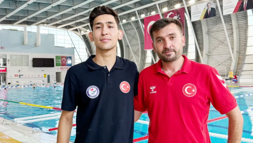 İşitme engelli yüzücü Mehmet, Yaz Olimpiyat Oyunları'na hazırlanıyor
