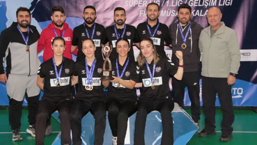 Kayseri Badminton Spor Kulübü namağlup şampiyon oldu