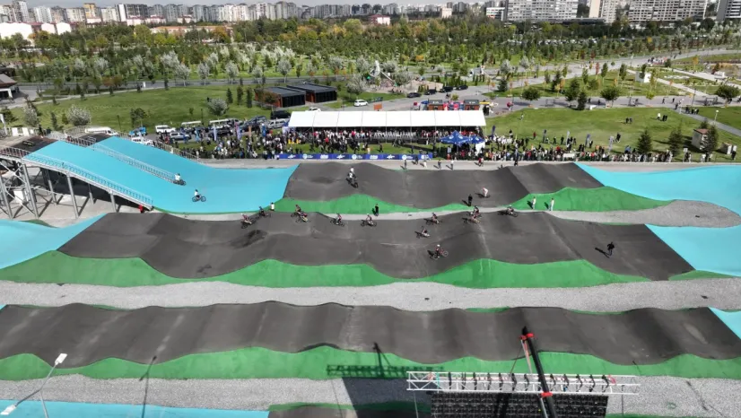 Kayseri'de Yeni Bir Adrenalin Merkezi: Türkiye'nin İkinci BMX Parkuru Açıldı