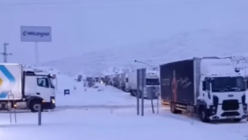 Kayseri/Sivas karayolu tüm araç trafiğine kapalı