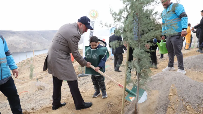 Kocasinan'da Ağaç Dikme Etkinliği: Mavi Yeşille Buluştu