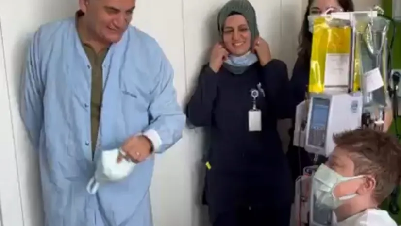 Lösemi hastasının 14'üncü yaş günü dileği: 'Benimle ilgilenen tüm sağlık çalışanlarını maskesiz görebilmek istiyorum'