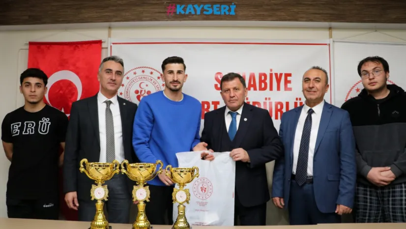 Müdür Kabakcı, 'Gençlerimizin yanında ve hizmetindeyiz'