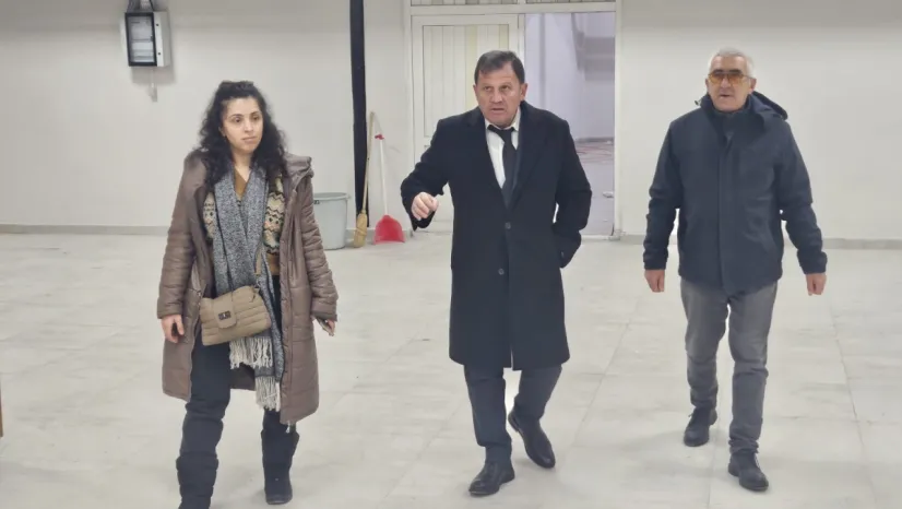 Müdür Kabakcı Gevher Nesibe Spor Salonu'nda incelemelerde bulundu