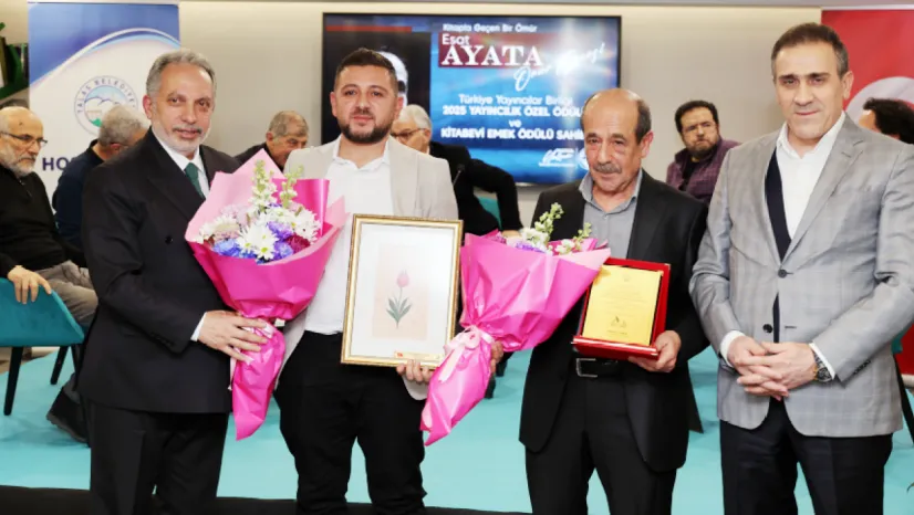 Ödüllü Kitapçı Esat Ayata'ya Onur Gecesi