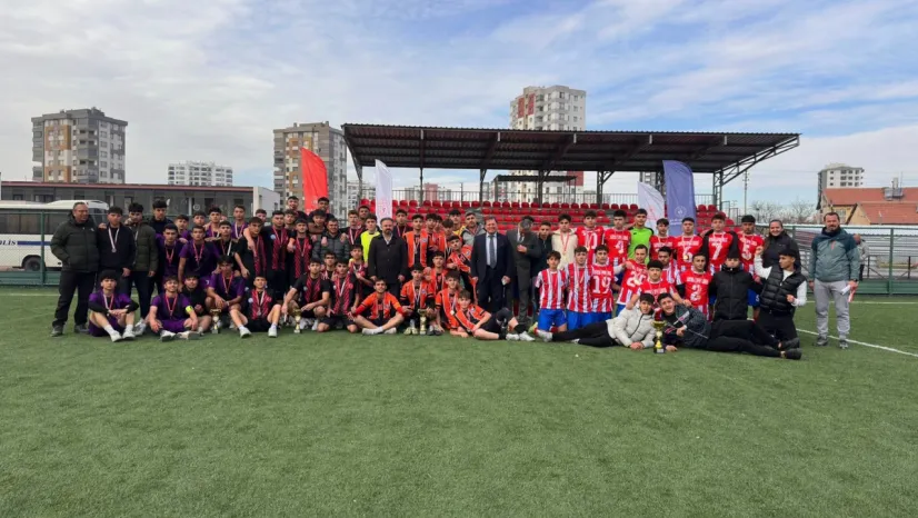 Okul Sporları Futbol Genç Erkekler – Kızlar A müsabakaları sona erdi