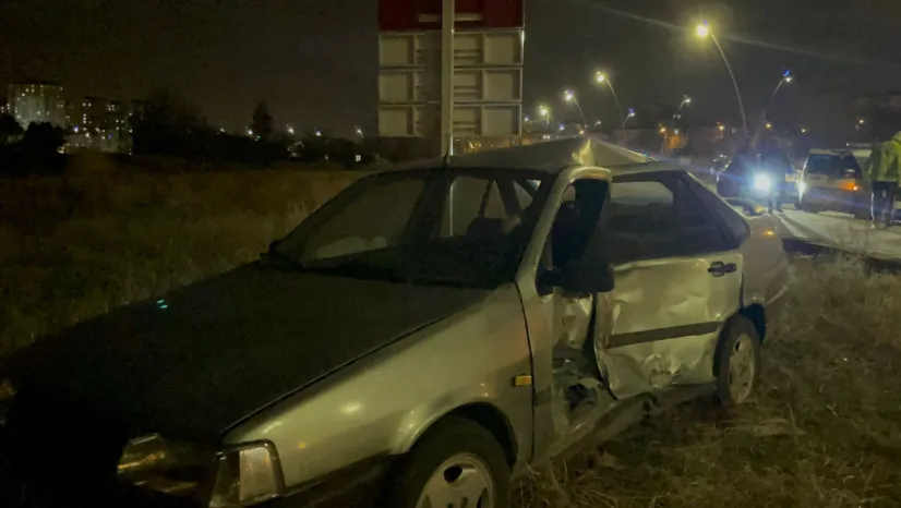 Otomobil ile hafif ticari araç çarpıştı: 2 yaralı