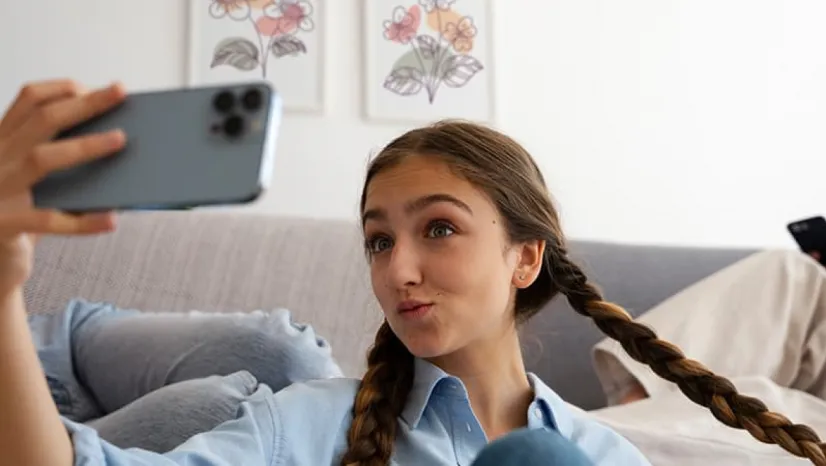 Selfie bağımlılığı Sürekli fotoğraf çekme ve paylaşma isteği