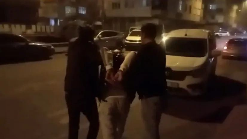 Silahla yağma suçundan aranan 18 yaşındaki firari yakalandı