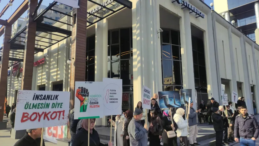 Starbucks Önünde Vicdan Nöbeti: Boykot için Sessiz Direniş Sürüyor