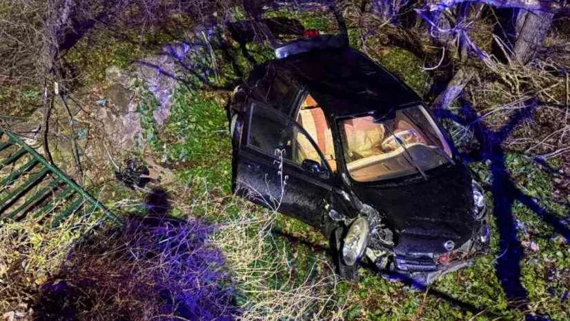 Talas'ta Ehliyetsiz Sürücü Bahçe Duvarından Uçtu