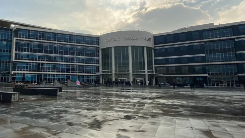 Uyuşturucu sanığı: 'Kafe sahibi madde götürmem için bana para verdi'