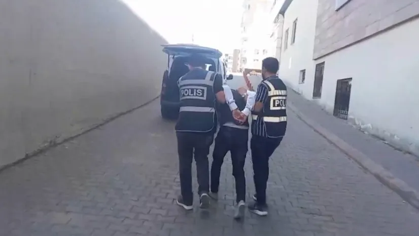 Yağma suçundan aranan 2 kişi yakalandı