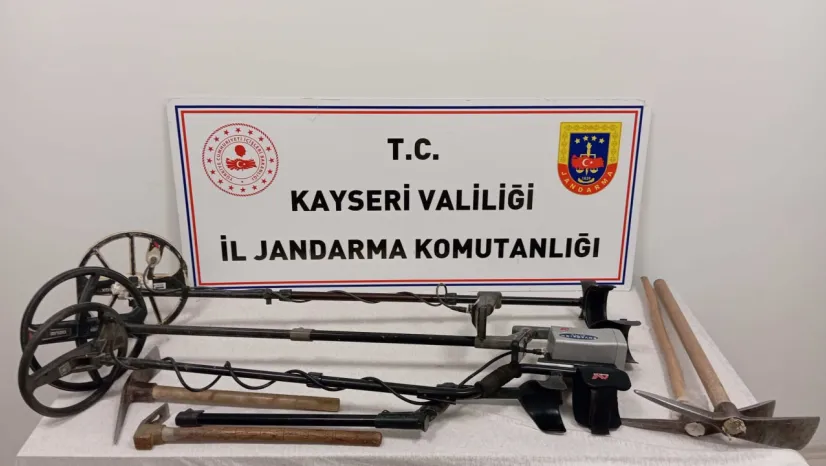 Yeşilhisar'da izinsiz kazıya suç üstü: 4 gözaltı
