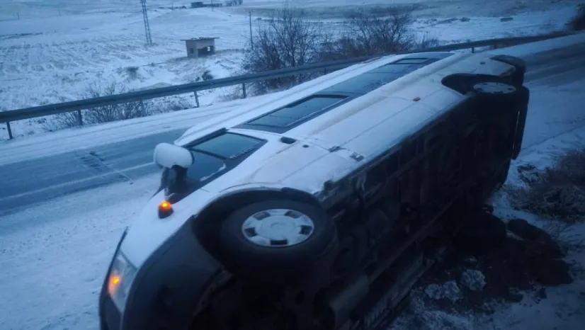 Yollarda buzlanma nedeniyle trafikte aksamalar meydana geldi