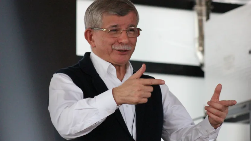 Ahmet Davutoğlu: 'Türkçe ne kadar kutsalsa Kürtçe de o kadar kutsaldır'