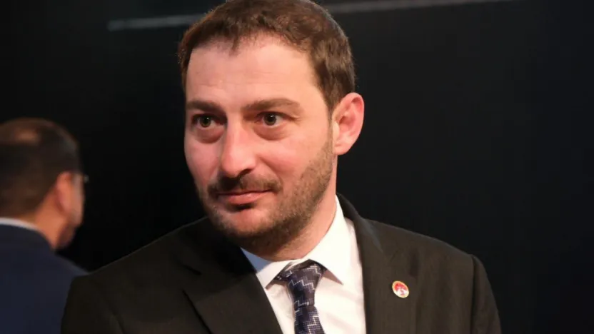Aşkın Genç'e tepkiler sürüyor: 'Bir takke bir cübbeden korkandan siyasetçi olmaz'