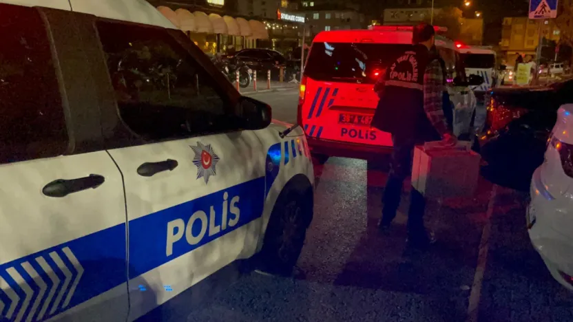 AVM önündeki bıçaklı kavgada 1 kişi yaralandı