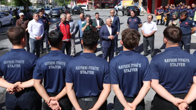 Başkan Büyükkılıç'dan, stajyer itfaiyecilere altın nasihat
