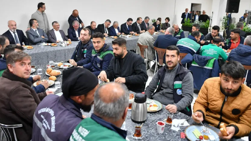 Başkan Büyükkılıç, park ve bahçe emekçileriyle kahvaltıda buluştu