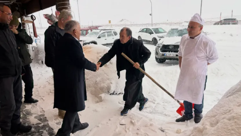 Başkan Büyükkılıç'tan milyonları ağırlayan Erciyes Kayak Merkezi esnafına ziyaret