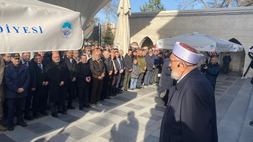 Başkan Büyüksimitçi'nin annesi son yolculuğuna uğurlandı