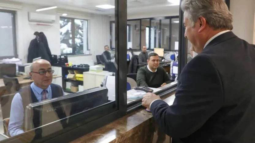 Başkan Palancıoğlu, veznede vergisini ödedi