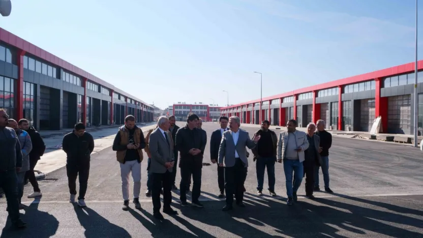 Başkan Palancıoğlu, Yeşilyurt Oto Sanayi Sitesi'nde esnaflarla bir araya geldi