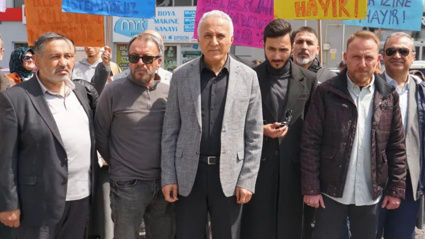 Başkan Şahin'den Ak Parti binası önünde 'İklim yasa tasarısına' ağır eleştiri