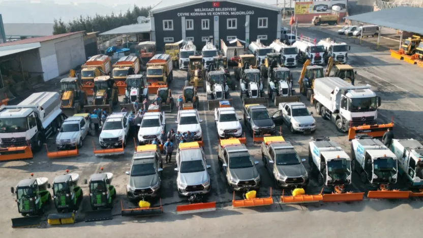 Belediyeler Kışa Hazır: Melikgazi Belediyesi Yoğun Kar Yağışına Karşı Önlemlerini Aldı