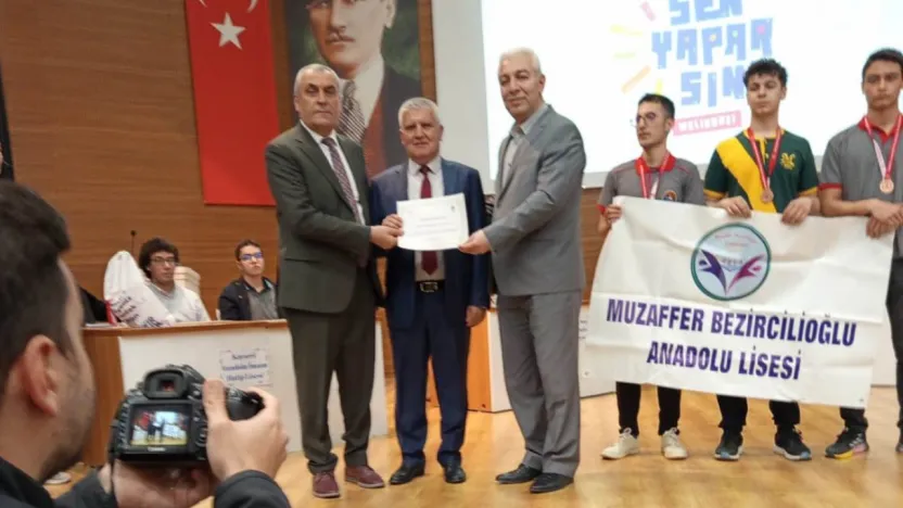 Bilgi yarışmasında Muzaffer Bezircilioğlu Anadolu Lisesi 1. oldu